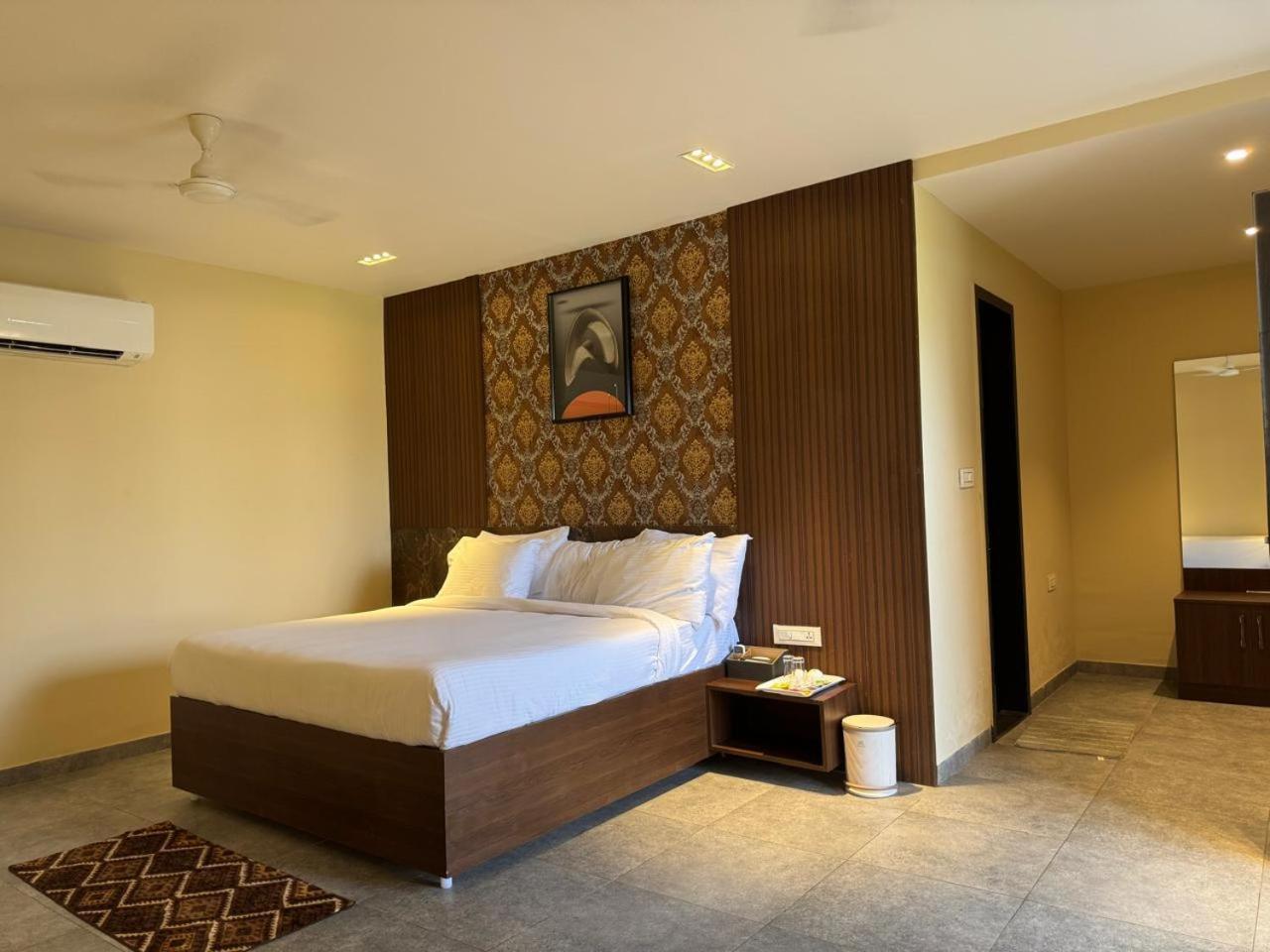Mstays Ecr By Mirabilis Hotel Chennai Exterior foto